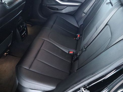 Used 2020 BMW 330i Sedan w/ M Sport Package image 30