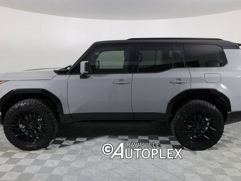 Used 2025 Lexus GX 550 image 8