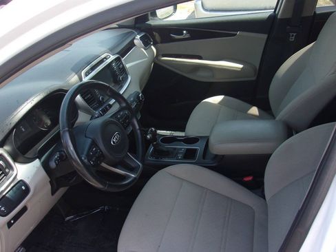 Used 2018 Kia Sorento FWD image 16