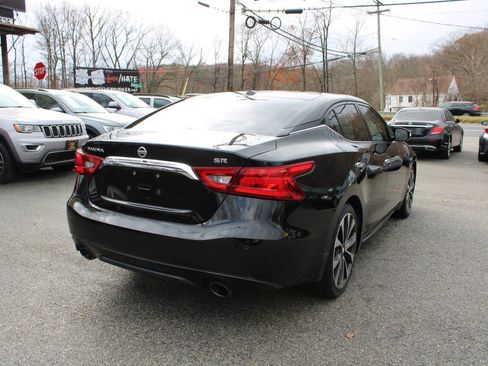 Used 2016 Nissan Maxima SR w/ Interior Lighting Package image 8