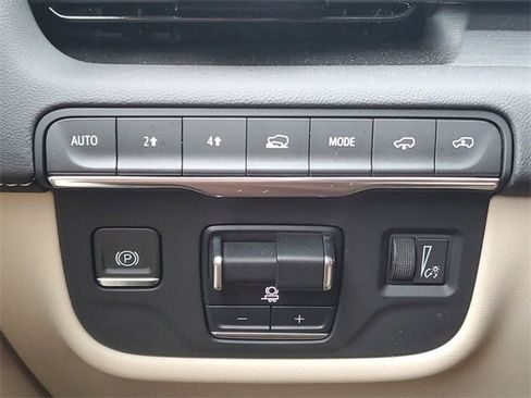 Certified 2023 Cadillac Escalade ESV Premium Luxury w/ Performance Package image 26