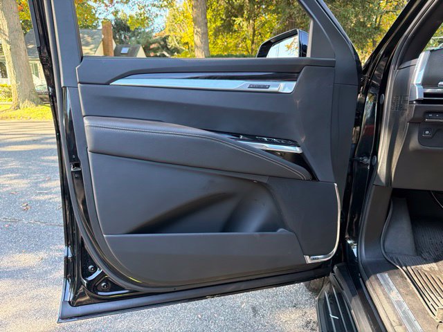 Used 2025 Cadillac Escalade ESV Luxury AWD/4WD image 39
