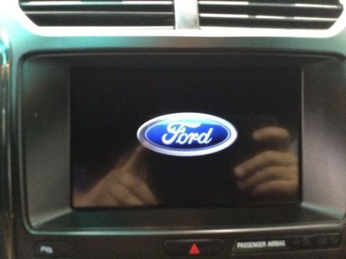 Used 2017 Ford Explorer XLT w/ Equipment Group 202A image 21