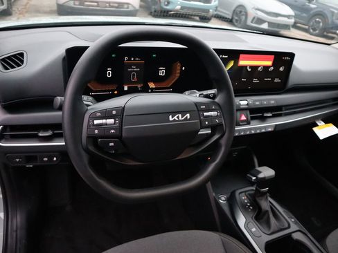 New 2025 Kia K4 LXS image 23