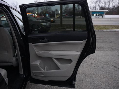 Used 2021 Volkswagen Atlas SE w/ Panoramic Sunroof Package image 29