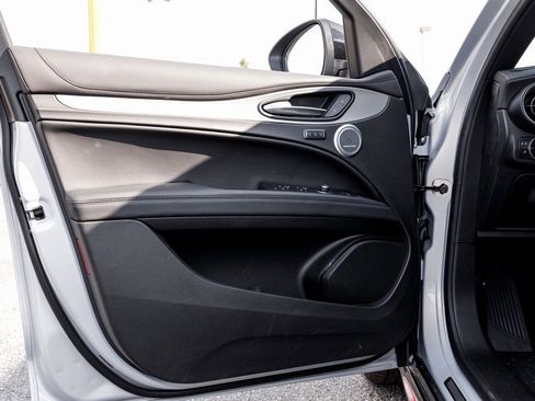 New 2025 Alfa Romeo Stelvio Sprint image 18