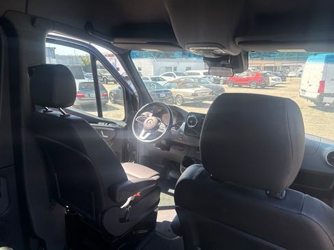 Used 2024 Mercedes-Benz Sprinter 2500 image 9
