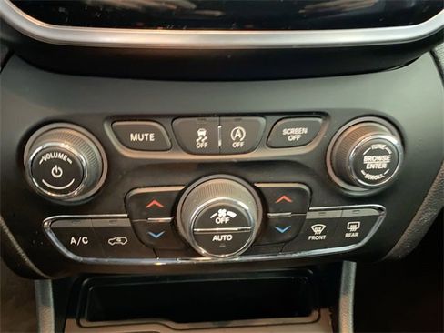 Used 2020 Jeep Cherokee Limited image 40