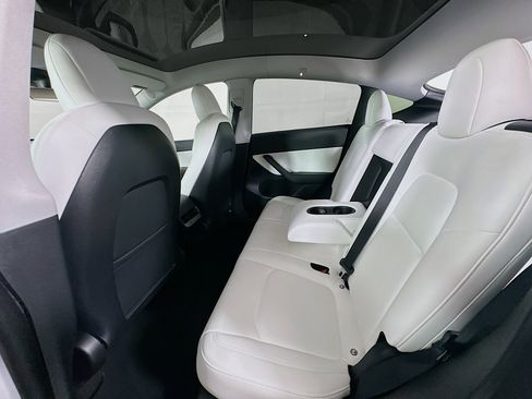 Used 2021 Tesla Model Y Long Range AWD/4WD image 25