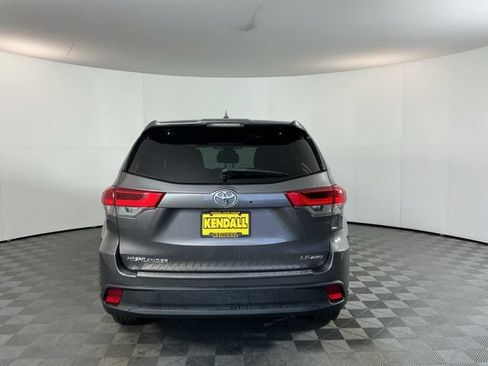 Used 2017 Toyota Highlander Plus AWD/4WD image 6