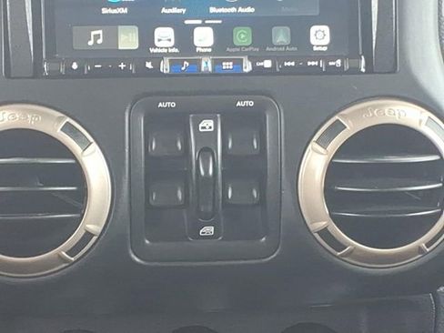 Used 2016 Jeep Wrangler Unlimited Sahara image 16