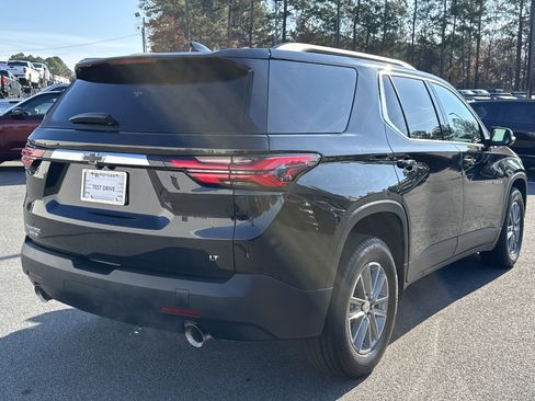 Used 2023 Chevrolet Traverse LT image 8