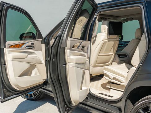 Used 2024 Cadillac Escalade Sport Platinum w/ LPO, ONYX Package AWD/4WD image 73
