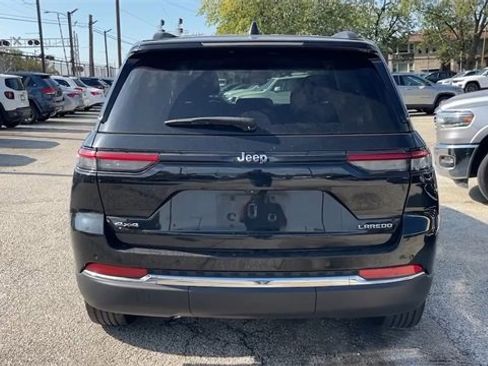 Used 2023 Jeep Grand Cherokee Laredo image 5