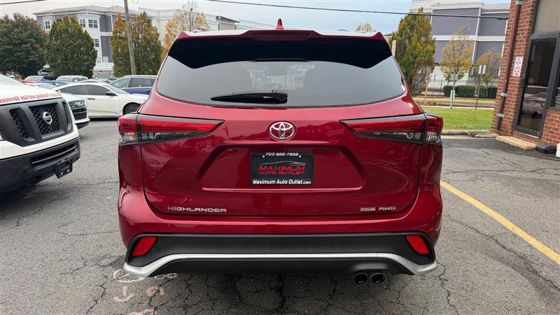 Used 2021 Toyota Highlander XSE AWD/4WD image 11