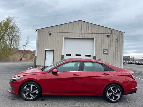 Used 2023 Hyundai Elantra Limited w/ Cargo Package FWD image 10