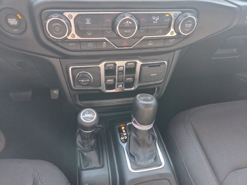 Used 2023 Jeep Wrangler Unlimited AWD/4WD image 17