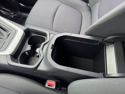 Used 2019 Toyota RAV4 LE w/ Carpet Mat Package AWD/4WD image 28