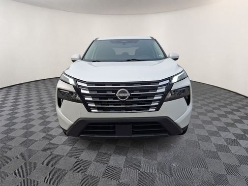 Used 2024 Nissan Rogue SV AWD/4WD image 2