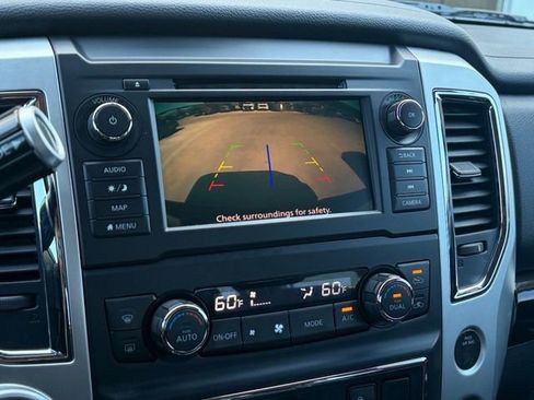 Used 2019 Nissan Titan SV w/ SV Convenience Package image 11