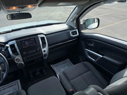 Used 2018 Nissan Titan SV image 20