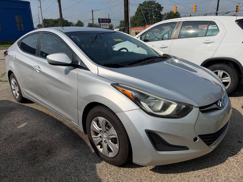 Used 2016 Hyundai Elantra SE FWD image 1