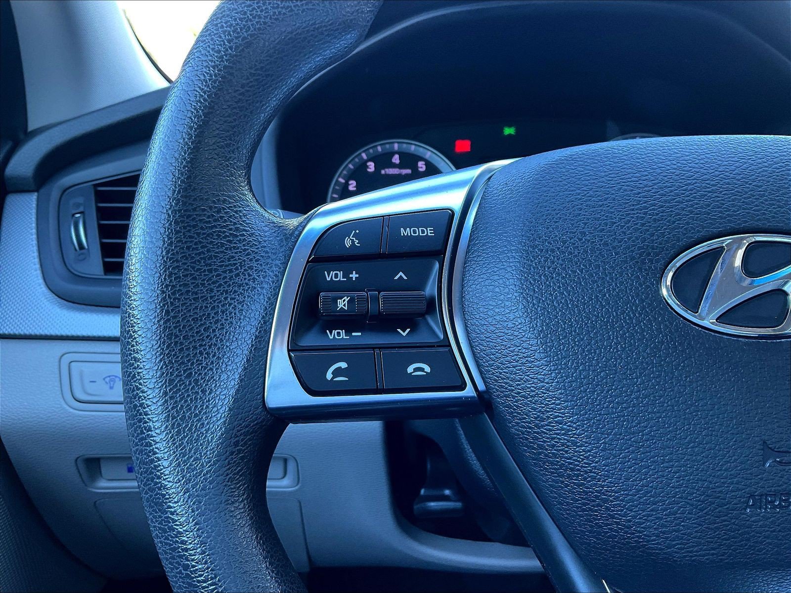 Used 2018 Hyundai Sonata SE FWD image 11