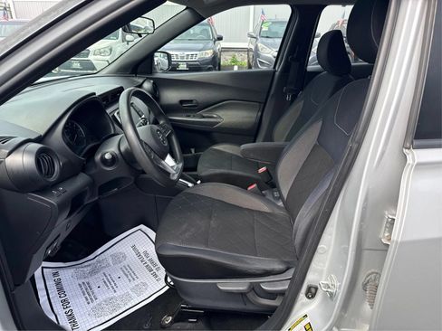 Used 2018 Nissan Kicks S FWD image 9