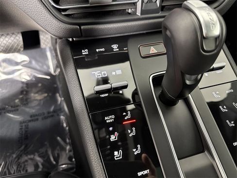 Certified 2025 Porsche Macan image 31