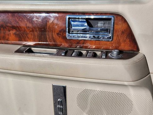 Used 2012 Lincoln Navigator 4WD image 6
