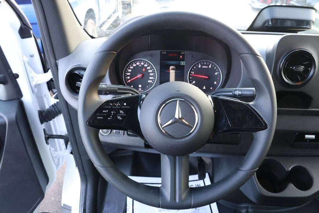 Used 2025 Mercedes-Benz Sprinter 2500 image 13