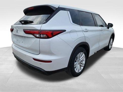 Used 2022 Mitsubishi Outlander ES image 8