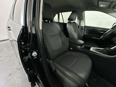 Used 2025 Toyota RAV4 XLE image 26