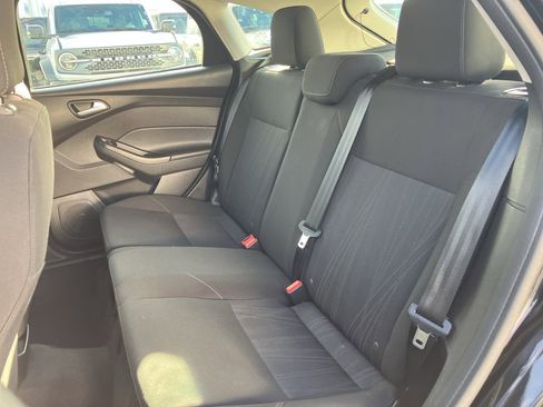 Used 2018 Ford Focus SE image 29