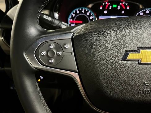 Used 2023 Chevrolet Traverse LT image 25