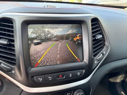 Used 2014 Jeep Cherokee Trailhawk w/ Technology Group AWD/4WD image 15