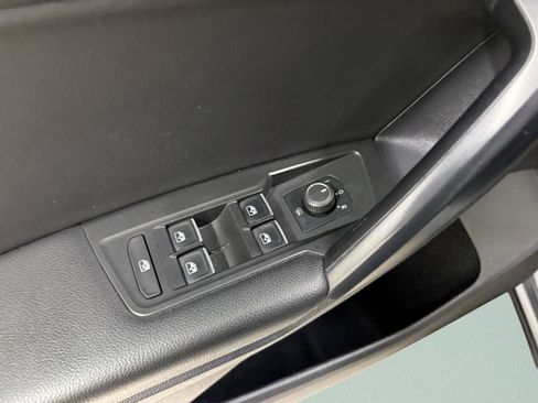 Used 2021 Volkswagen Tiguan SE w/ Panoramic Sunroof Package AWD/4WD image 26