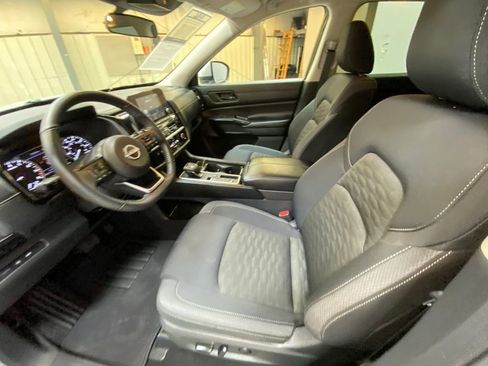 Used 2025 Nissan Pathfinder SV FWD image 21