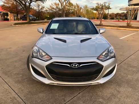 Used 2013 Hyundai Genesis 2.0T image 3