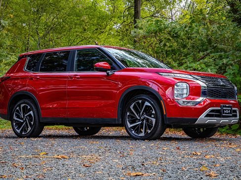 Used 2024 Mitsubishi Outlander AWD image 19