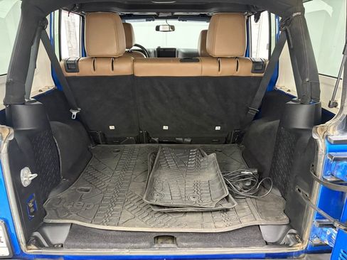 Used 2015 Jeep Wrangler Unlimited Rubicon w/ Connectivity Group AWD/4WD image 36