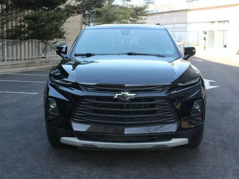 Used 2019 Chevrolet Blazer LT w/ Sound & Technology Package FWD image 3