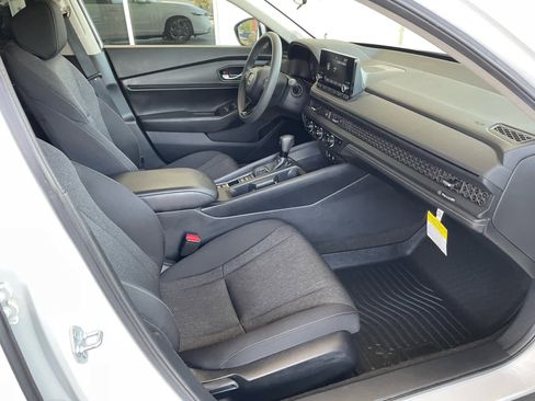 Used 2024 Honda Accord EX image 10