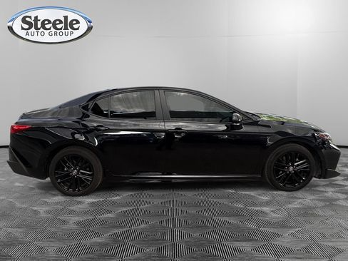 Used 2025 Toyota Camry SE w/ Convenience Package FWD image 6