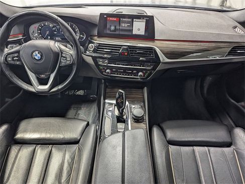 Used 2018 BMW 530i xDrive w/ Premium Package image 6