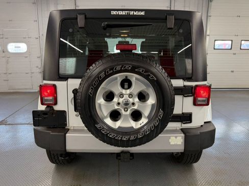 Used 2015 Jeep Wrangler Unlimited Sahara w/ Dual Top Group AWD/4WD image 9