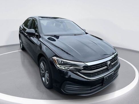 Used 2024 Volkswagen Jetta SE FWD image 1