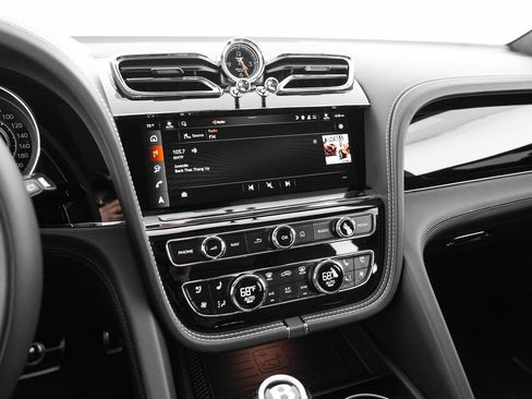 New 2026 Bentley Bentayga AWD/4WD image 21