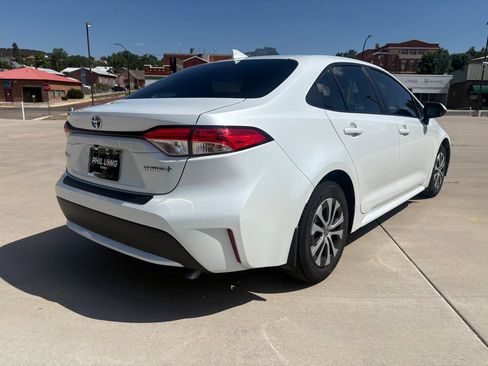 Used 2022 Toyota Corolla LE FWD image 4