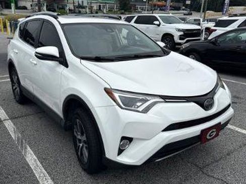 Used 2017 Toyota RAV4 XLE FWD image 1